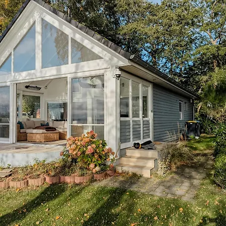 펜션 House With 180-degree Sea View In Karlsminde Loose